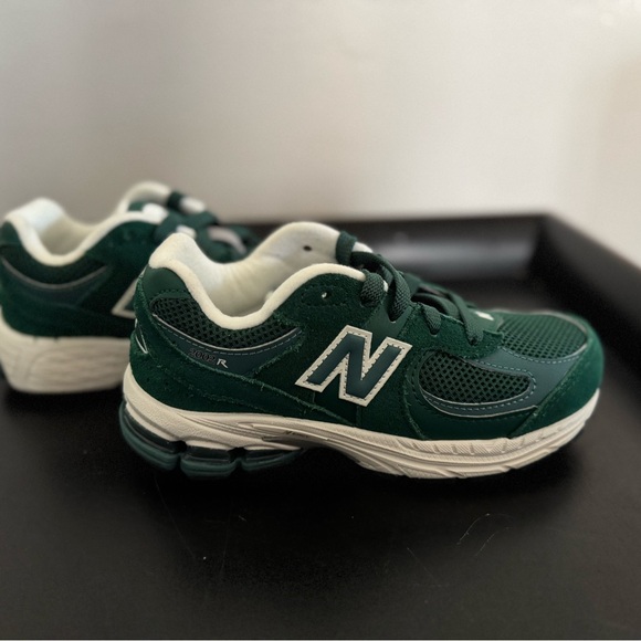 Youth 13 New Balance 2002R Nightwatch Green running sneaker - Picture 6 of 6